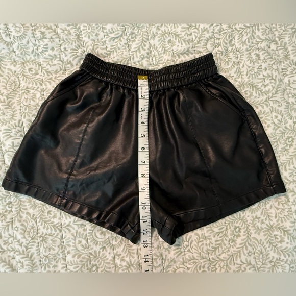 Everbellus High Rise Black Faux Leather Shorts with Pockets Small - Picture 6 of 7